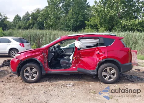 2015 Toyota Rav4 Xle z USA, uszkodzony, nr VIN 2T3WFREV4FW217721